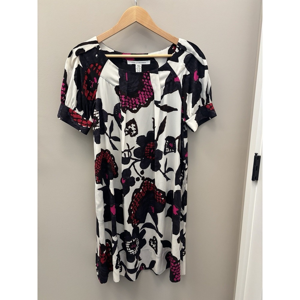 Diane Von Furstenberg  Silk Dress 6 Floral Petals Poppy Like Geo Pockets Summer